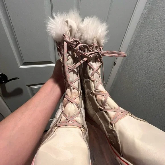 SORREL Cozy Cate white faux fur trim waterproof lace up boots. Size 9 - Picture 10 of 11